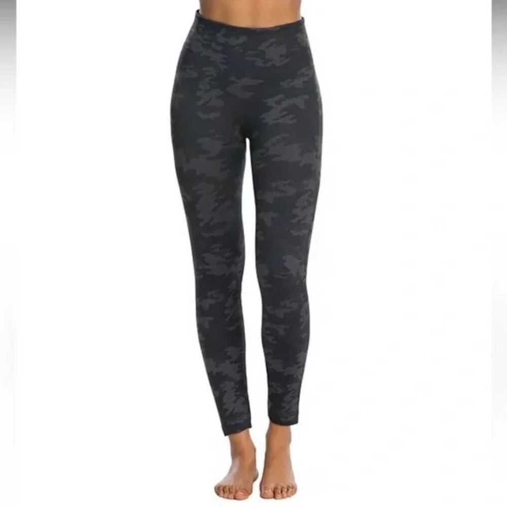 SPANX Look At Me Now Seamless Leggings - S - camo color